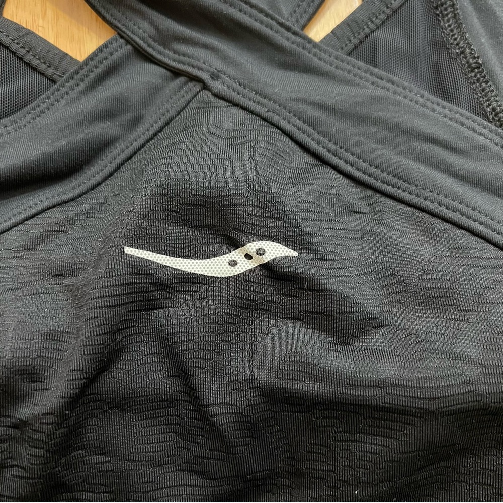 Saucony Athletic Tank Top Black Crossback Built In Bra Workout Running Small - Picture 5 of 5
